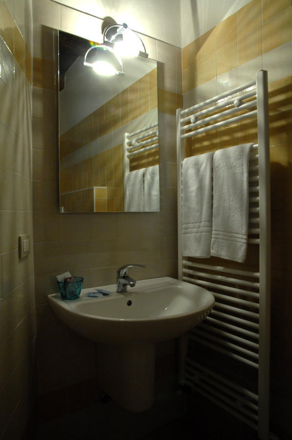 Albergo Parigi Arsie Pokoj fotografie